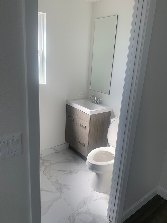 Building Photo - 708 W Gage Ave