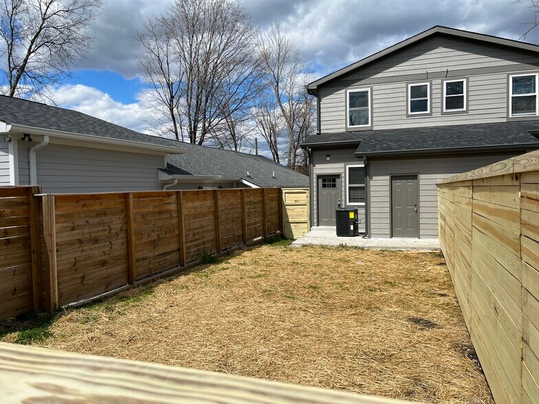 Building Photo - 1703 Heiman St