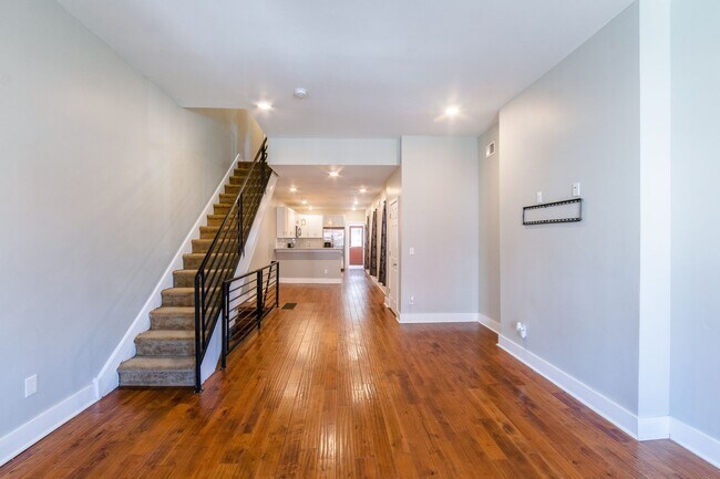 Building Photo - Three Bed Brewerytown Home