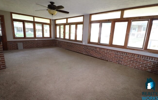Building Photo - Large Duplex in Country Club Neighborhood!