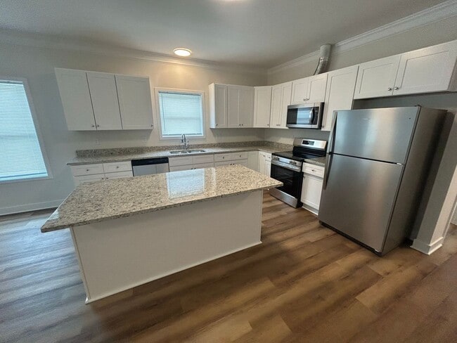Building Photo - NOW LEASING FOR AUGUST 2026!