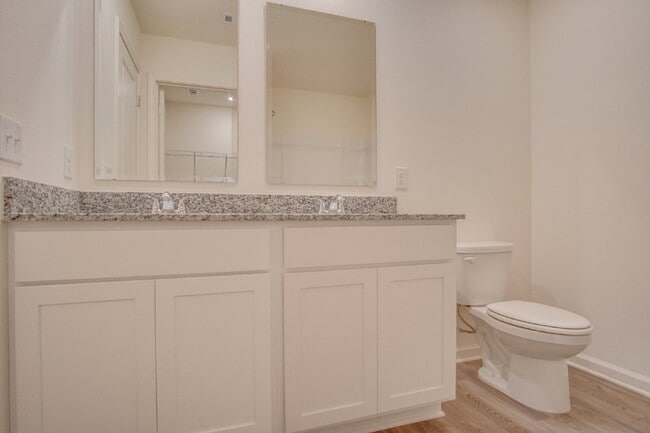 Building Photo - Limited Time: $500 Off First Month’s Rent!...