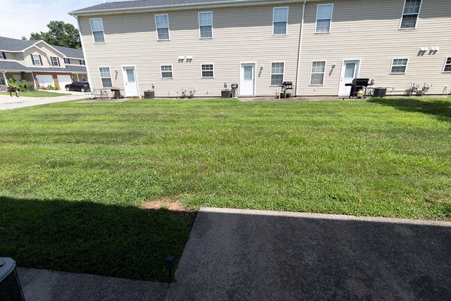 Building Photo - 5000 Derby Ridge Dr