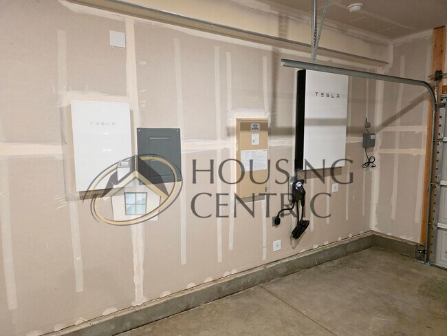 Building Photo - Executive Single Story Rental in HIGHLY DESIRABLE Heritage 55+ Community!