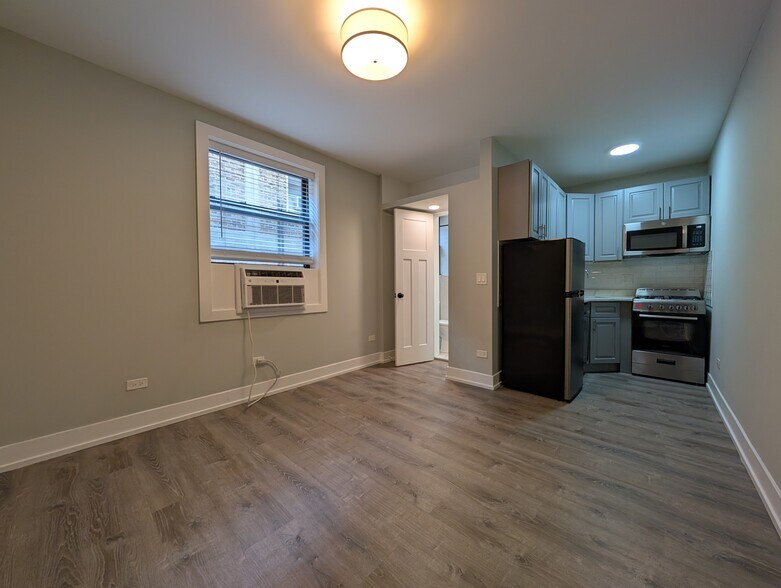 Building Photo - 503 W Belmont Ave