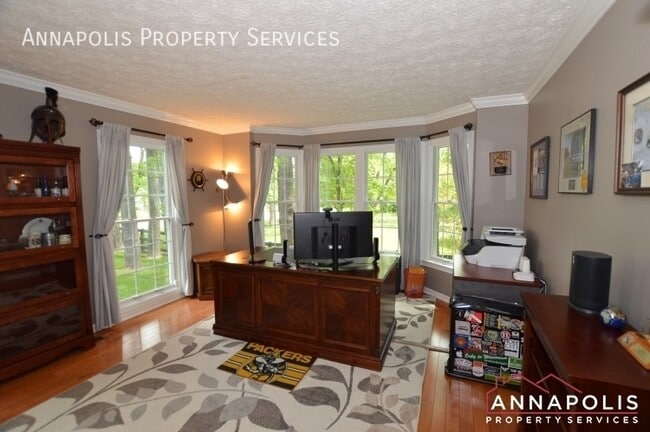 Building Photo - 555 Brightview Dr