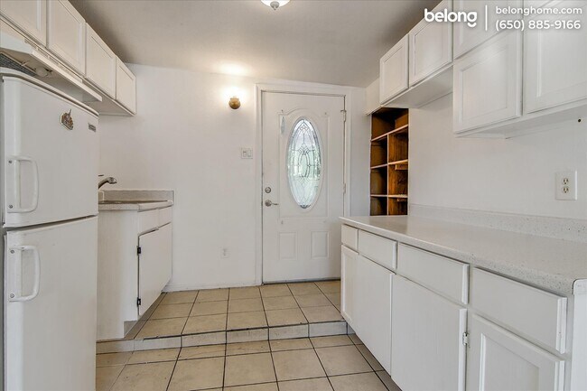 Building Photo - 6513 Corbin Ave