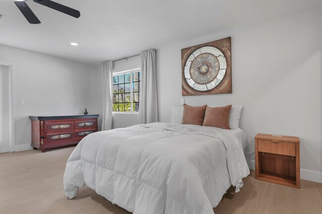 Building Photo - 2246 Paseo Roseta