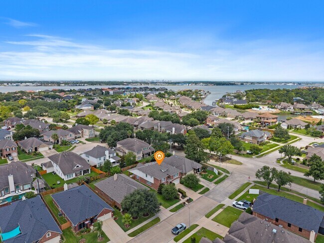 Primary Photo - 2088 Silverthorn Ln