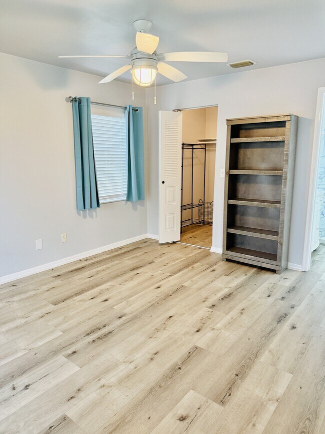 Building Photo - 2750 Kings Lake Blvd