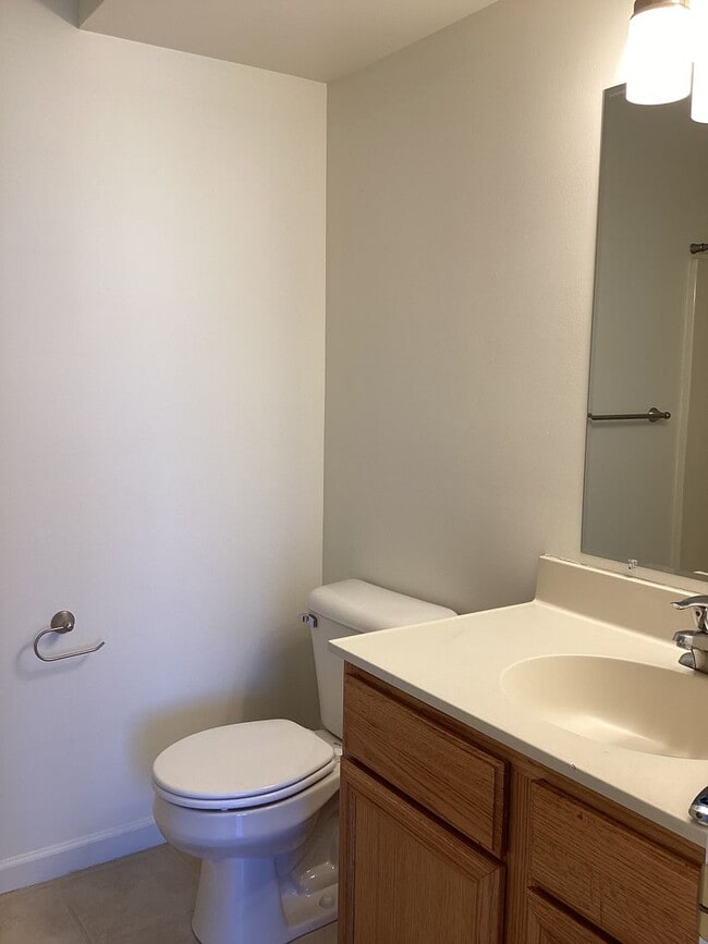 Building Photo - 670 Bassett Dr
