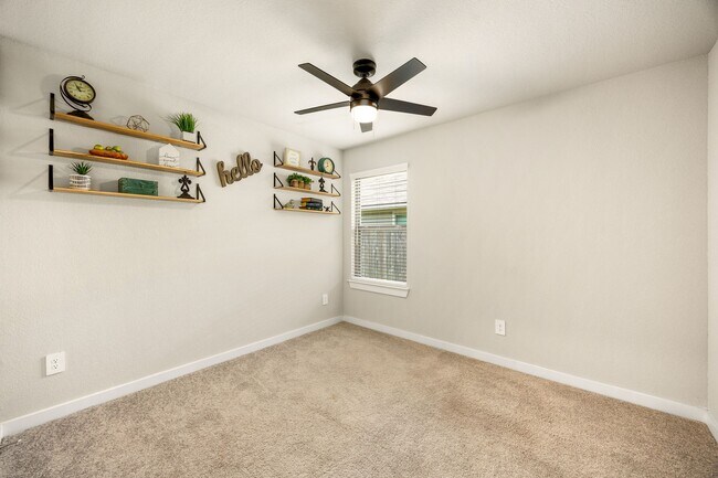 Building Photo - 723 Larkspur Shadow Dr