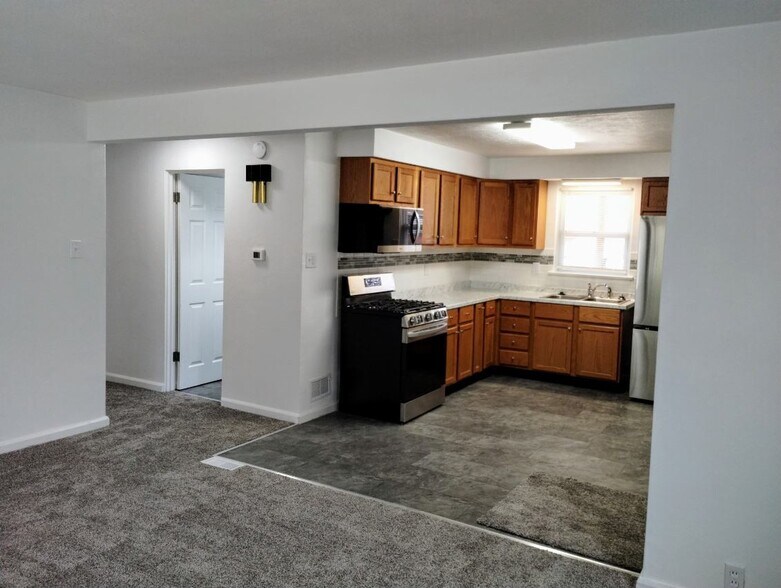 Kitchem has stove, refrigerator & microwave - 246 Brackett St