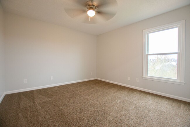 Building Photo - Pet Friendly Three Bedroom!