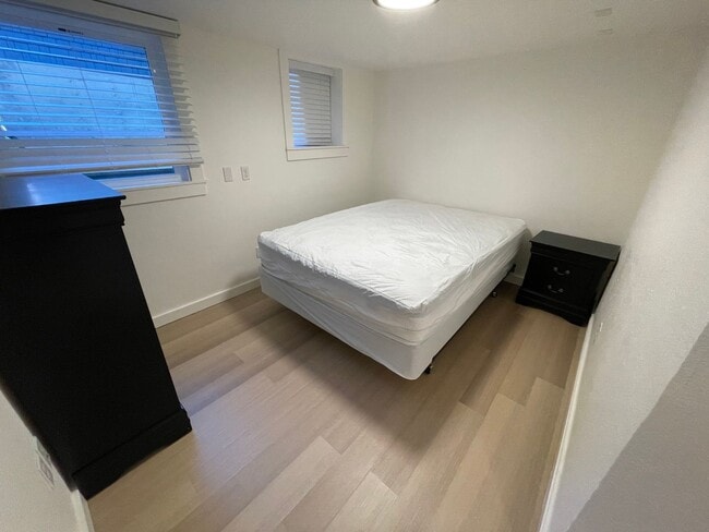 Building Photo - Large Private Bedroom / Furnished! Beautifully Renovated Shared Irvington Apartment Home!