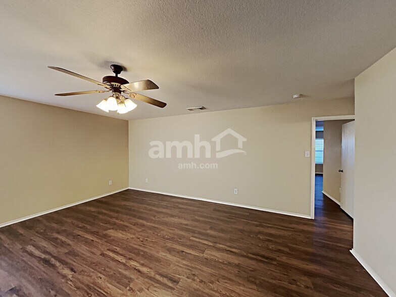 Building Photo - 10339 Manor Crk