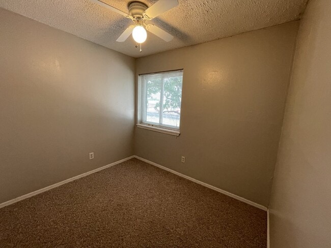 Building Photo - 3-Bed, 2.5 Bath Condo