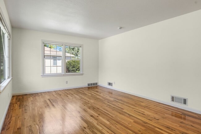 Building Photo - 3-Bed 2-Bath Home with Detached Studio Apartment!