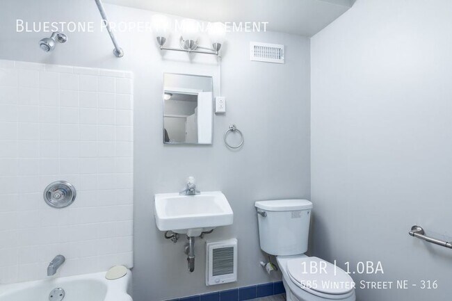 Building Photo - 585 Winter St NE