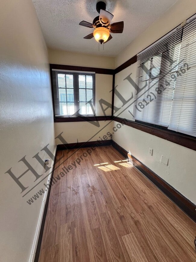 Building Photo - Three Bedroom