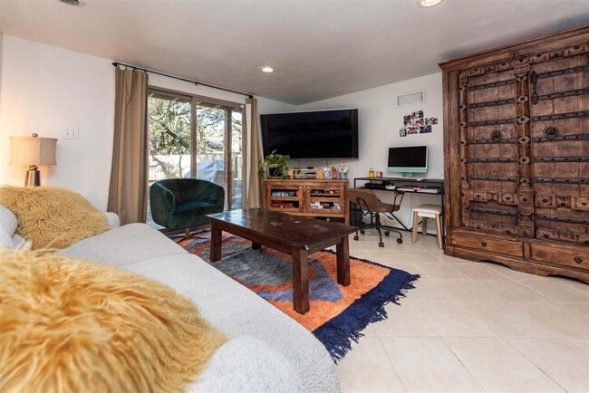 Building Photo - 2 Randolph Pl