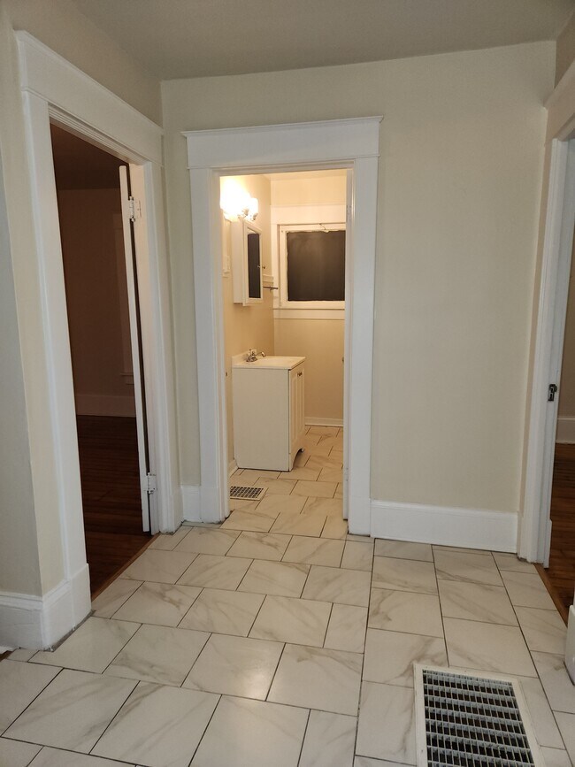 Building Photo - 715 4th St NW