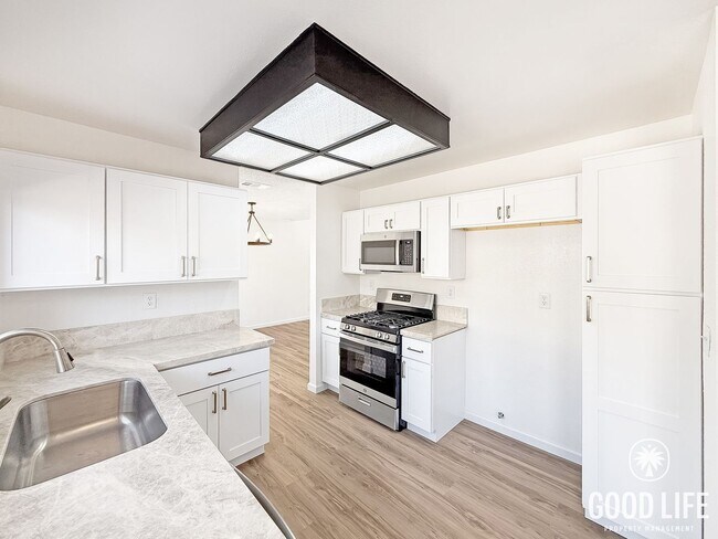 Building Photo - Stylish 4B/2.5BA Home in Moreno Valley with Attached Garage and Upgraded Interiors