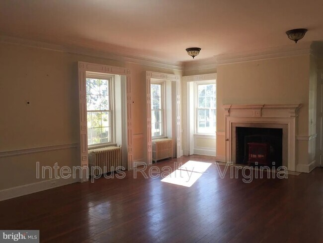 Building Photo - 7296 Fenton Farm Ln