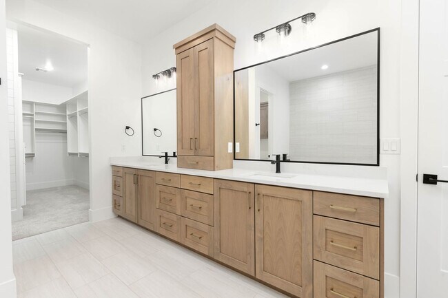 Building Photo - Gorgeous single story with RV Garage in Majestic Fields