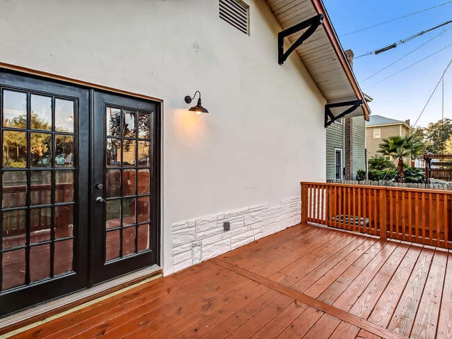 Building Photo - 419 E 3rd St