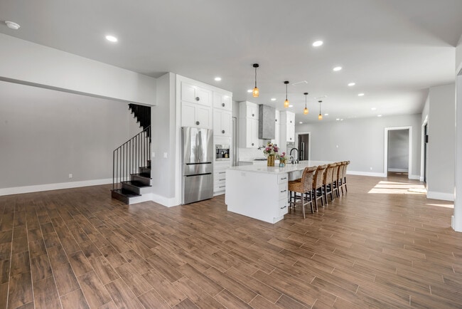 Building Photo - 1707 N Peninsula Ave