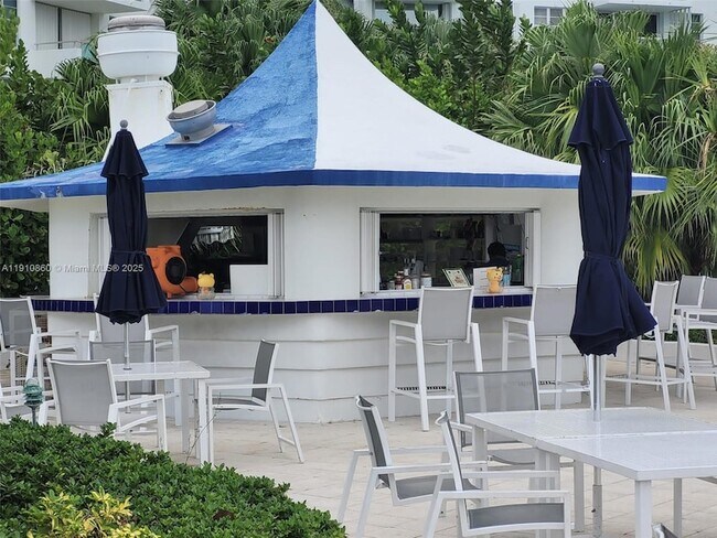 Building Photo - 5161 Collins Ave