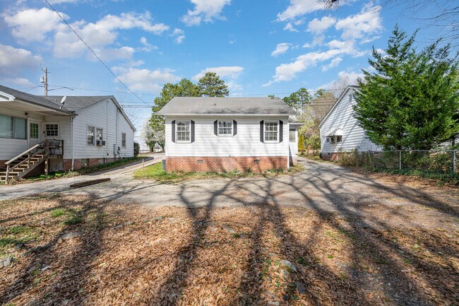 Building Photo - 617 W Garrison Blvd