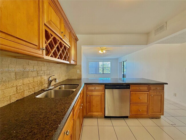 Building Photo - 2320 S Cypress Bend Dr