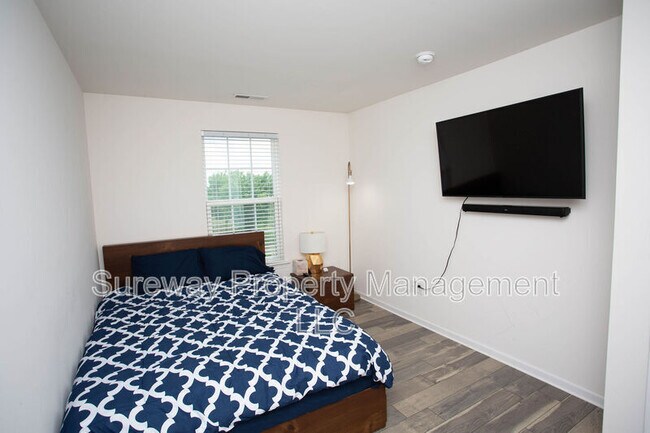 Building Photo - 172 Fela Dr
