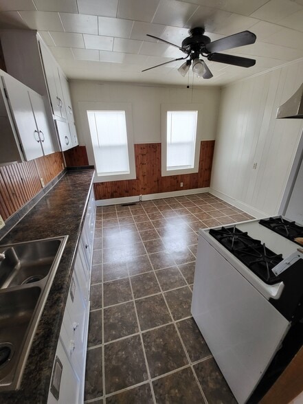 Building Photo - 211 S Marr St