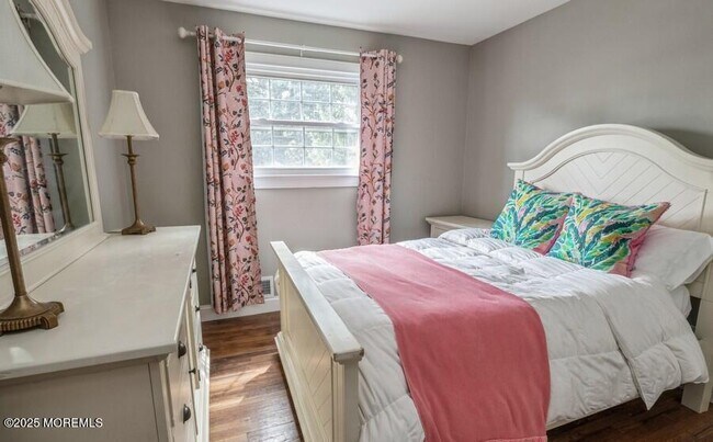 Building Photo - 24 Layton Ave