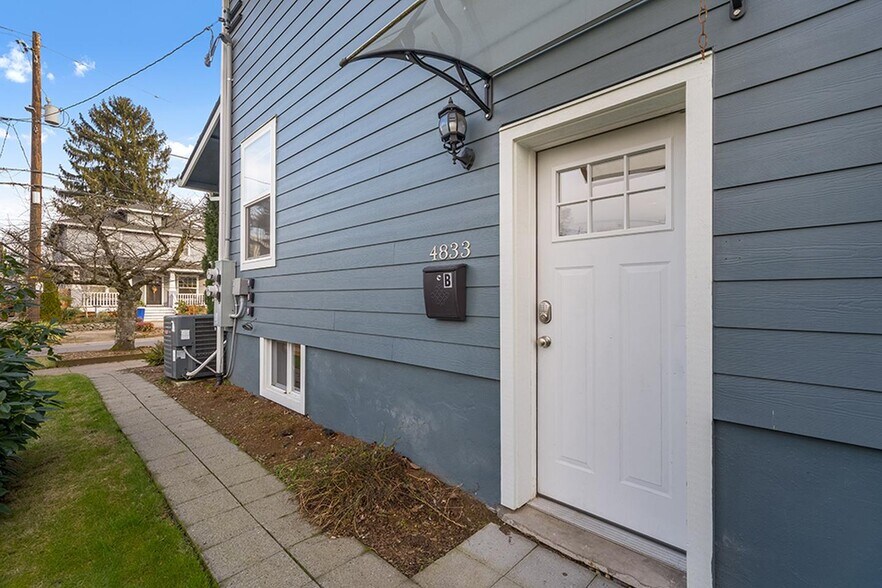 Building Photo - Chic Alberta apartment near Portland Farmers Market