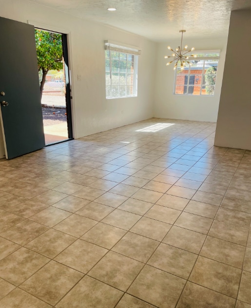 Building Photo - Expansive Elegant and Modern Stunning 3 Be...