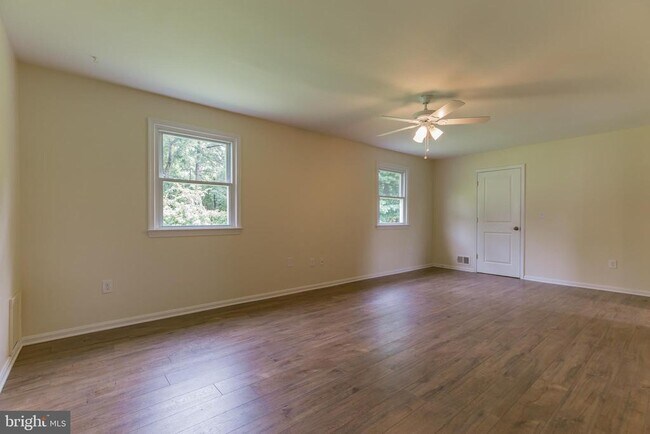 Building Photo - 6055 Dawn Dr