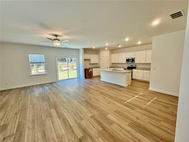 Building Photo - 6015 Deer Run St