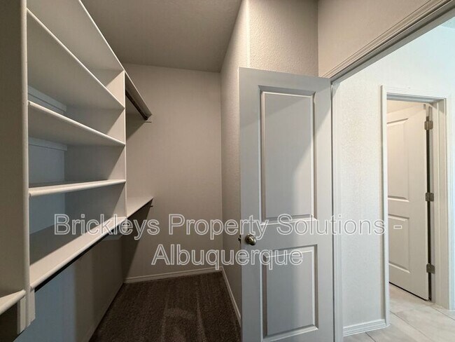 Building Photo - 6118 Chicago Dr SE