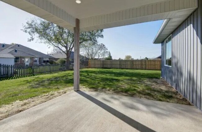 Building Photo - BRAND NEW 4 bedroom house in SW Springfield!