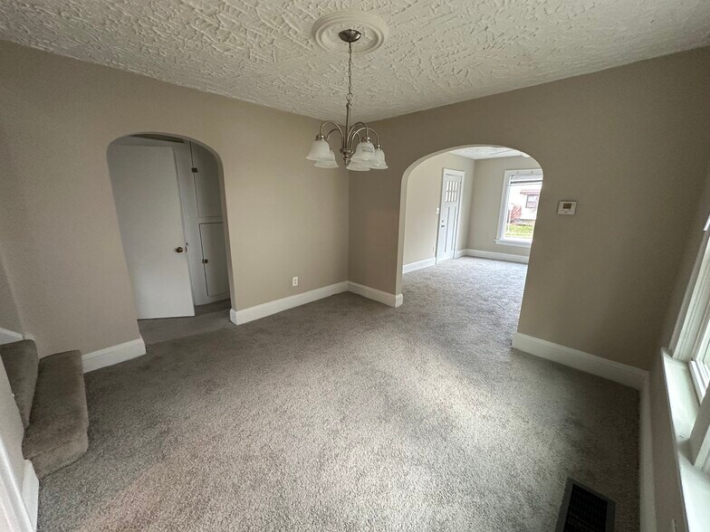 Building Photo - 2886 Norwood St