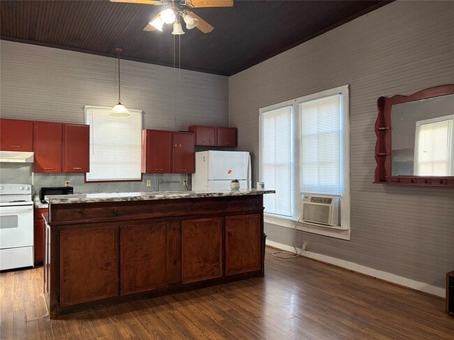 Building Photo - 910 Bunton Ln