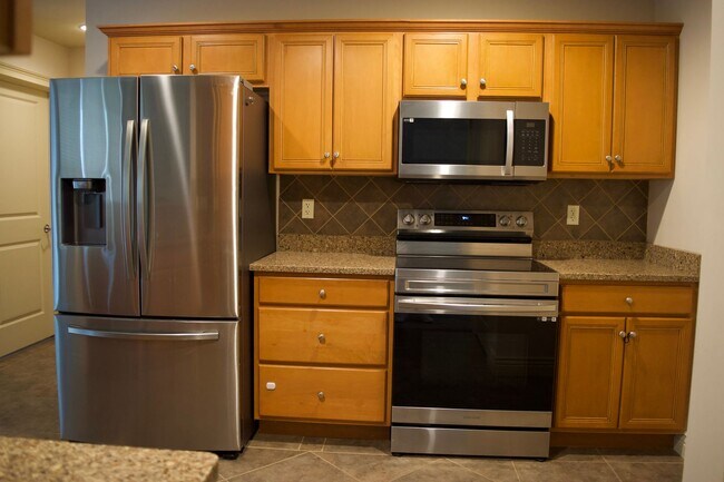 Building Photo - Marvelous 3 Bedroom House In Mill Creek Ma...