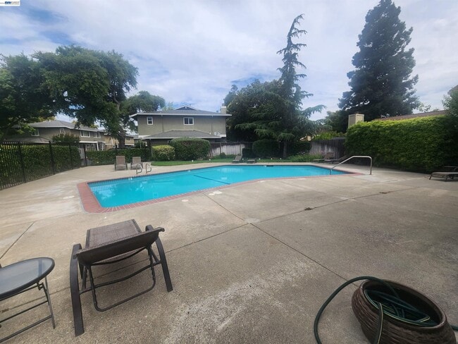 Building Photo - 7596 Silvertree Ln