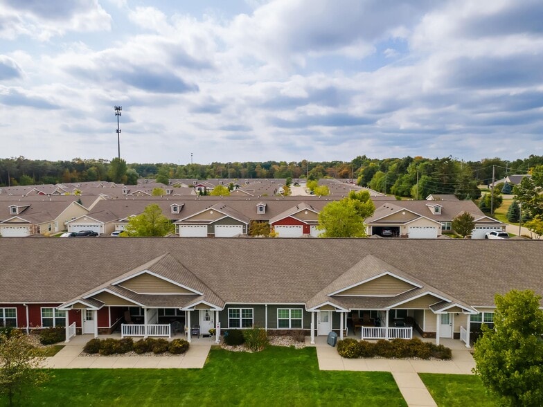 Building Photo - Redwood Wolverine Lake