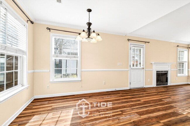 Building Photo - Modern Comfort in North Charleston