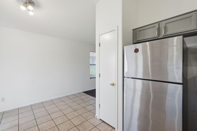 Building Photo - 15033 W Ventura St
